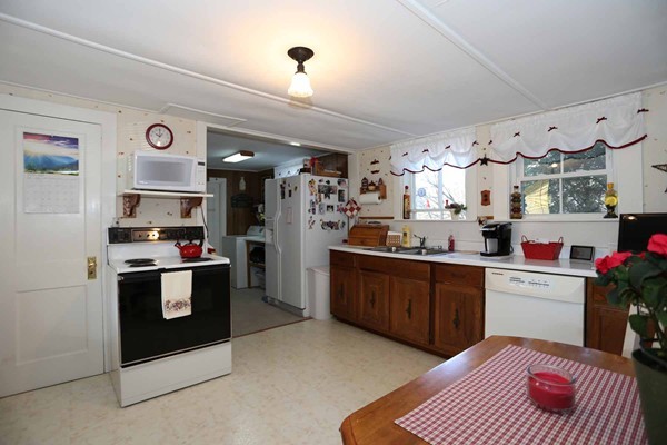 223 Parkerville Road Southborough, MA 01772 - Photo 9 of 19