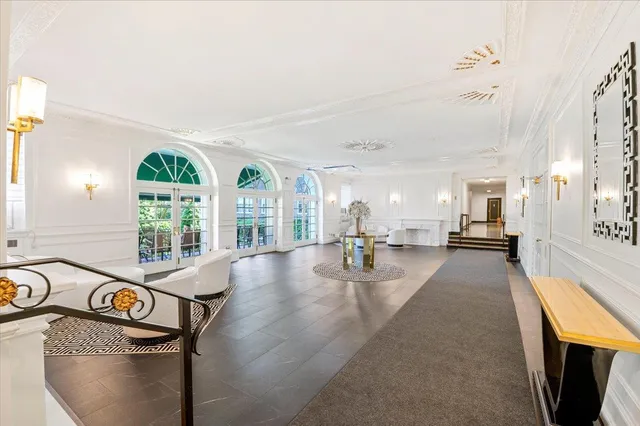 $359,000 | 819 Broadway, Unit 1G, Woodmere, NY 11598