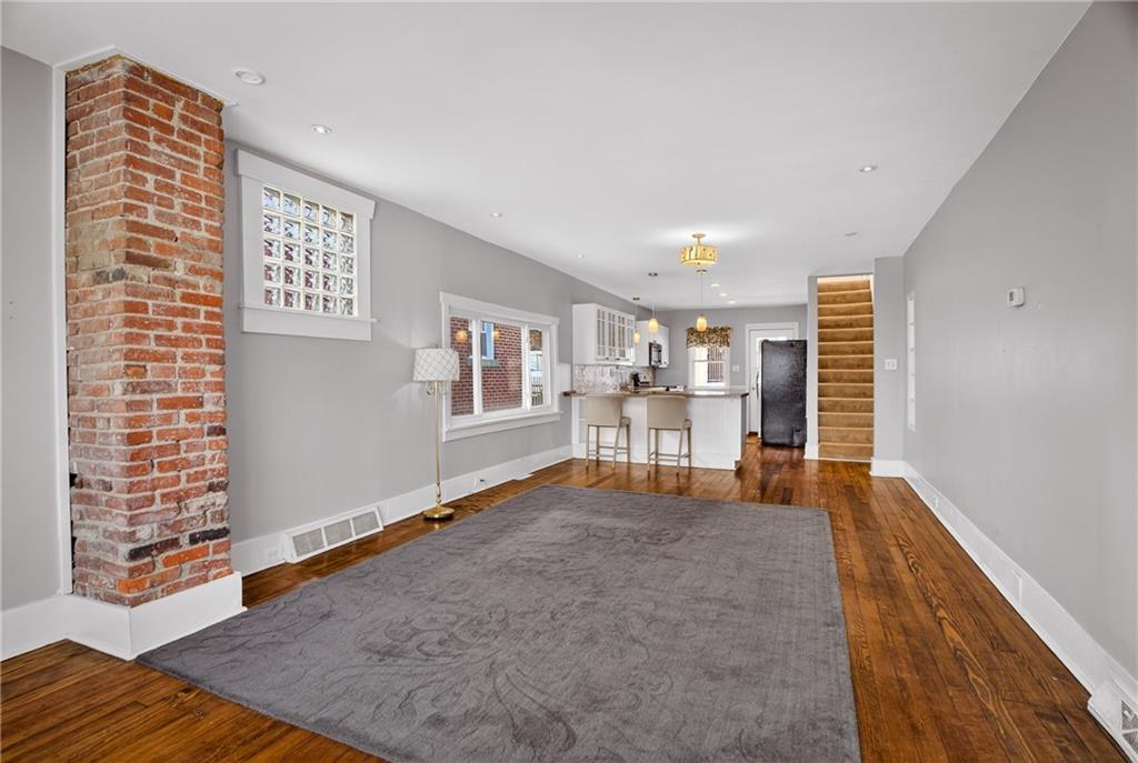 613 Doolittle Avenue Carnegie, PA 15106 - Photo 4 of 47