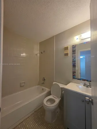 $1,195 | 313 Country Club Ovl, Unit 11, Daytona Beach, FL 32114