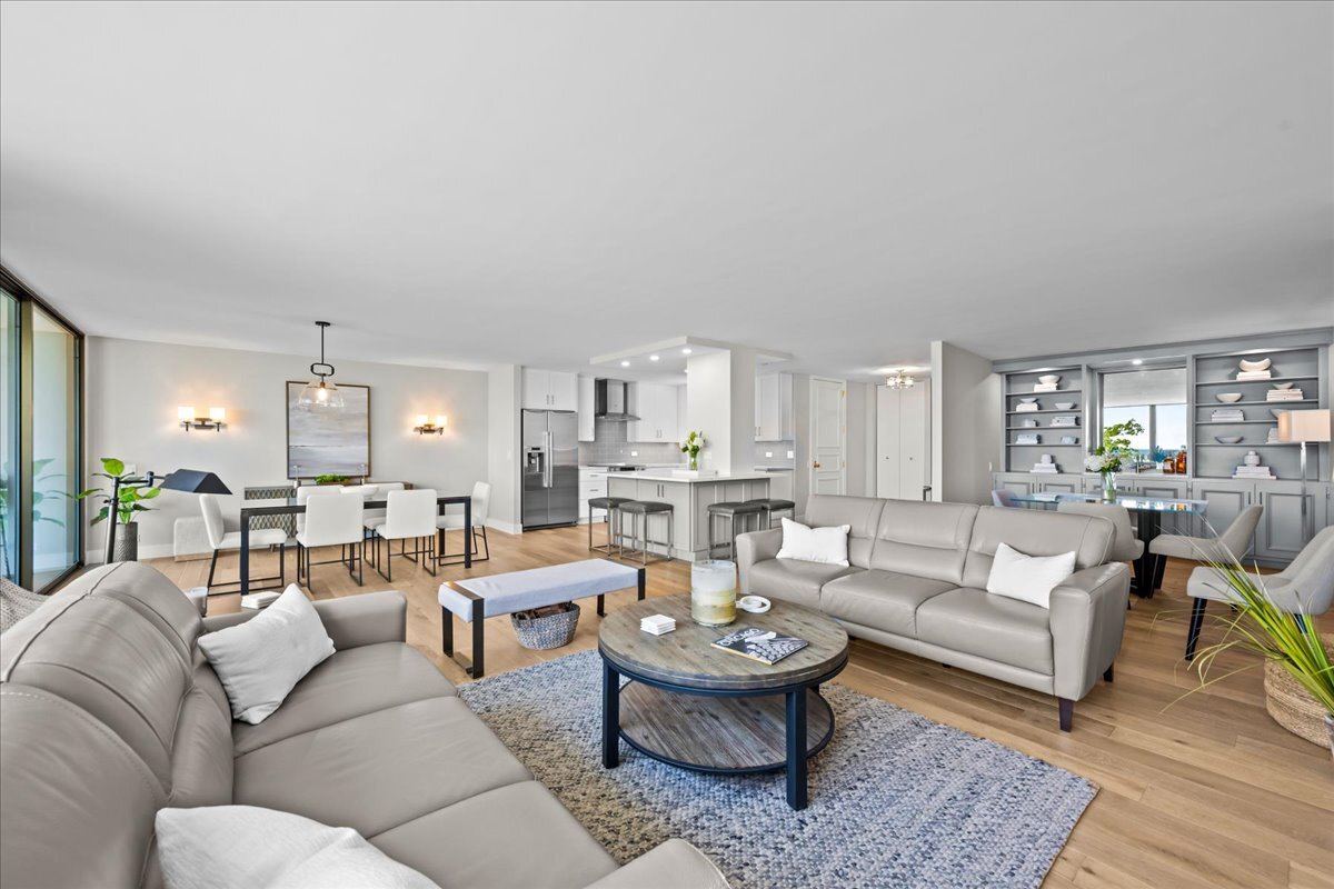 1500 Sheridan Road, Unit 3I Wilmette, IL 60091 - Photo 11 of 37 a living room with furniture and a large window