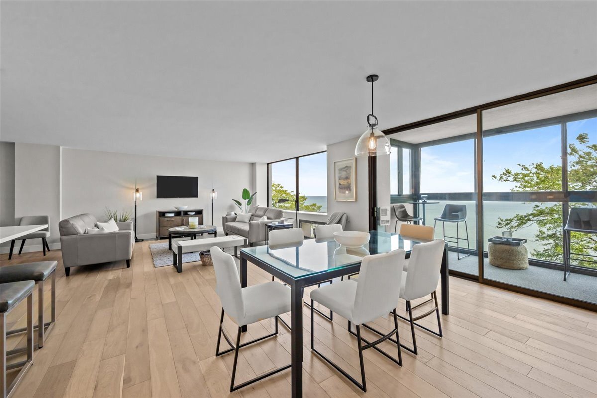 1500 Sheridan Road, Unit 3I Wilmette, IL 60091 - Photo 15 of 37 a dining room with furniture window and wooden floor