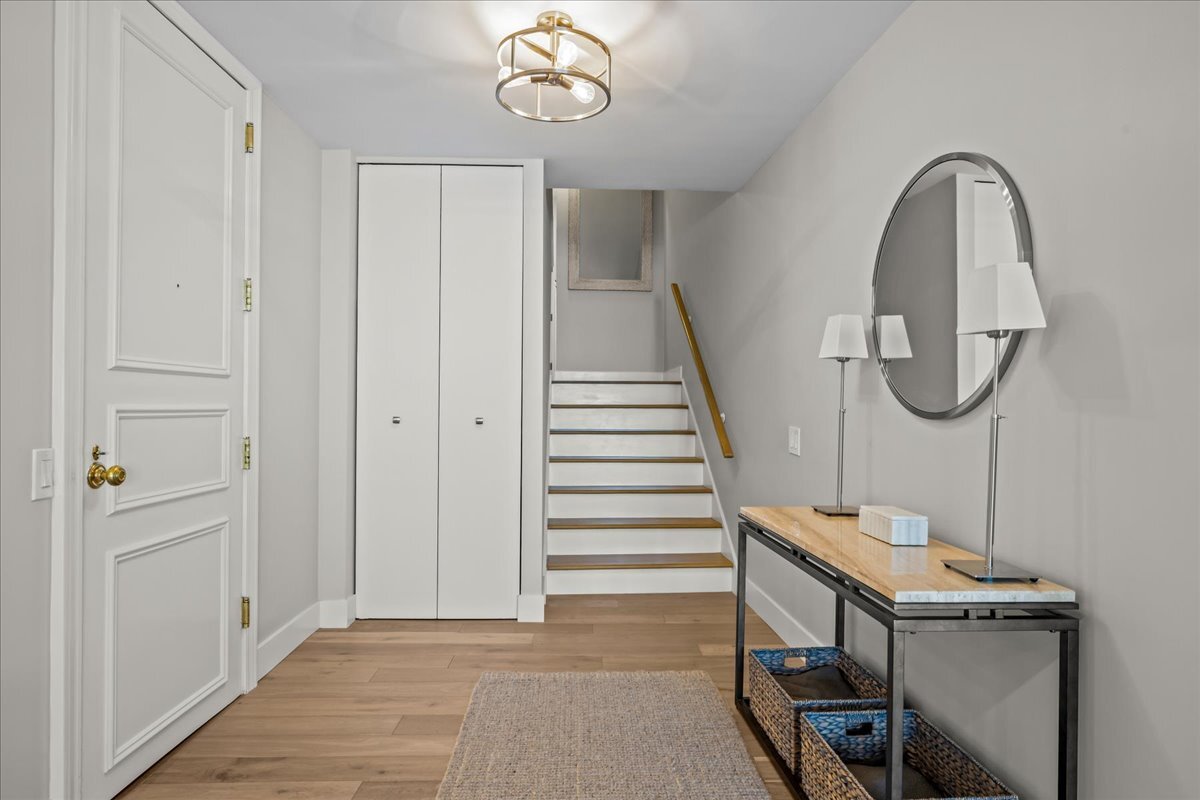 1500 Sheridan Road, Unit 3I Wilmette, IL 60091 - Photo 2 of 37 a view of a livingroom with furniture