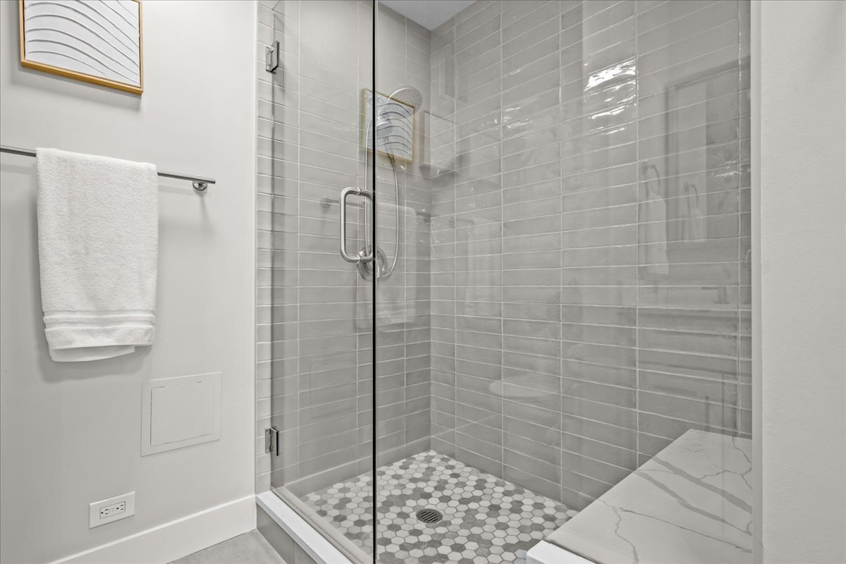 1500 Sheridan Road, Unit 3I Wilmette, IL 60091 - Photo 26 of 37 a bathroom with a shower