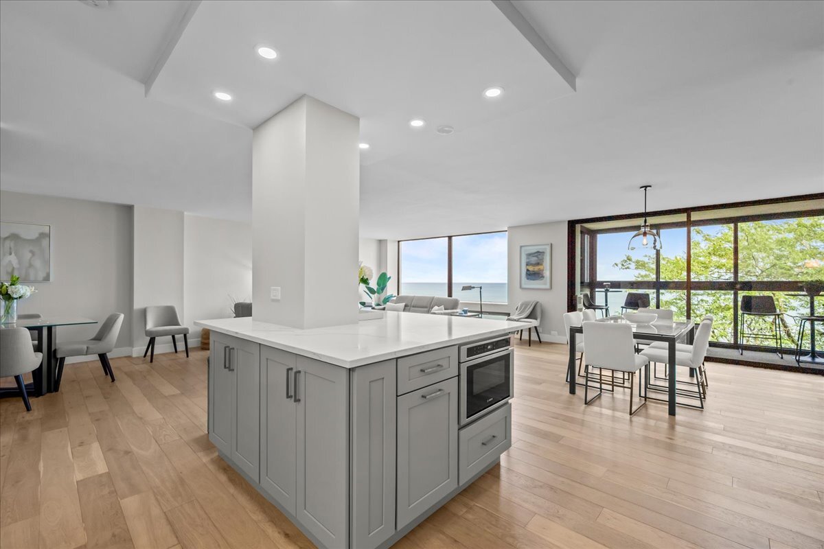 1500 Sheridan Road, Unit 3I Wilmette, IL 60091 - Photo 5 of 37 a kitchen with a table chairs stove and wooden floor
