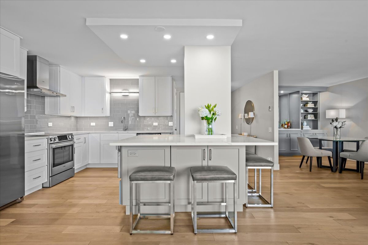 1500 Sheridan Road, Unit 3I Wilmette, IL 60091 - Photo 7 of 37 a kitchen with stainless steel appliances a table chairs refrigerator and cabinets