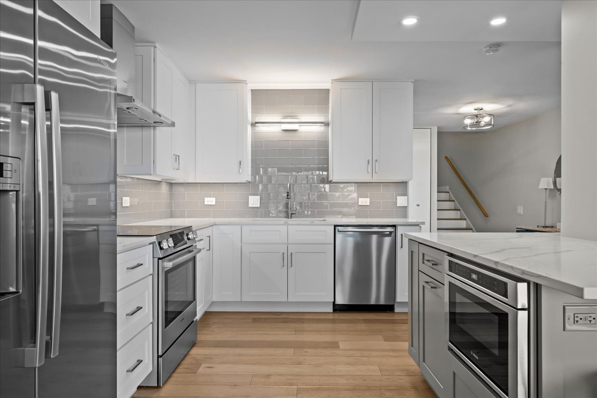 1500 Sheridan Road, Unit 3I Wilmette, IL 60091 - Photo 8 of 37 a kitchen with stainless steel appliances granite countertop a stove a sink and a refrigerator