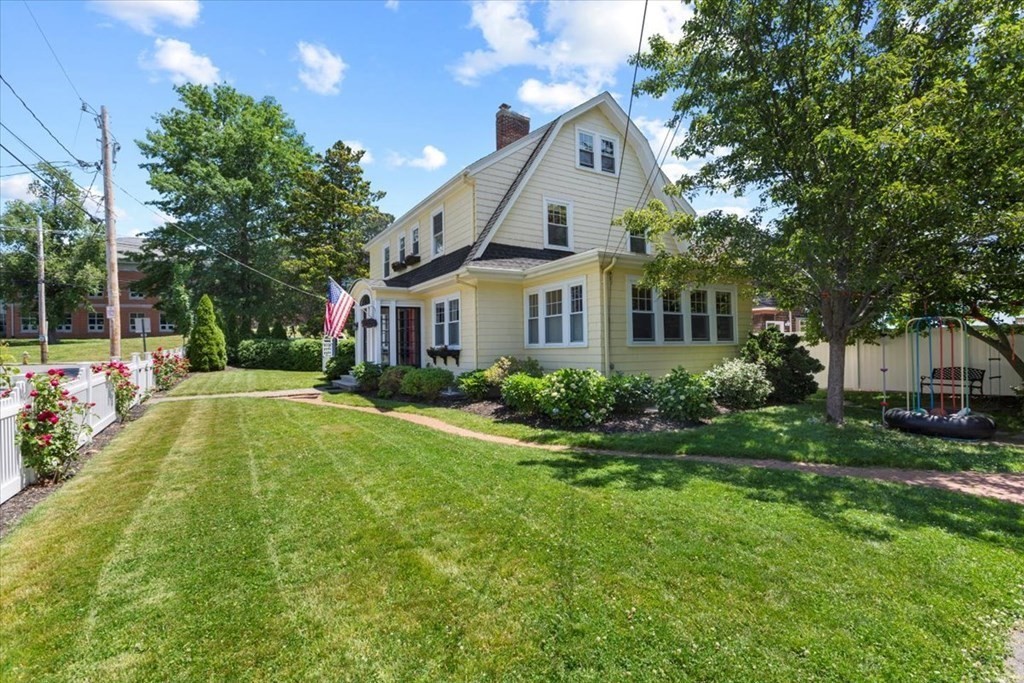 2 Homestead Road Marblehead, MA 01945 - Photo 3 of 32