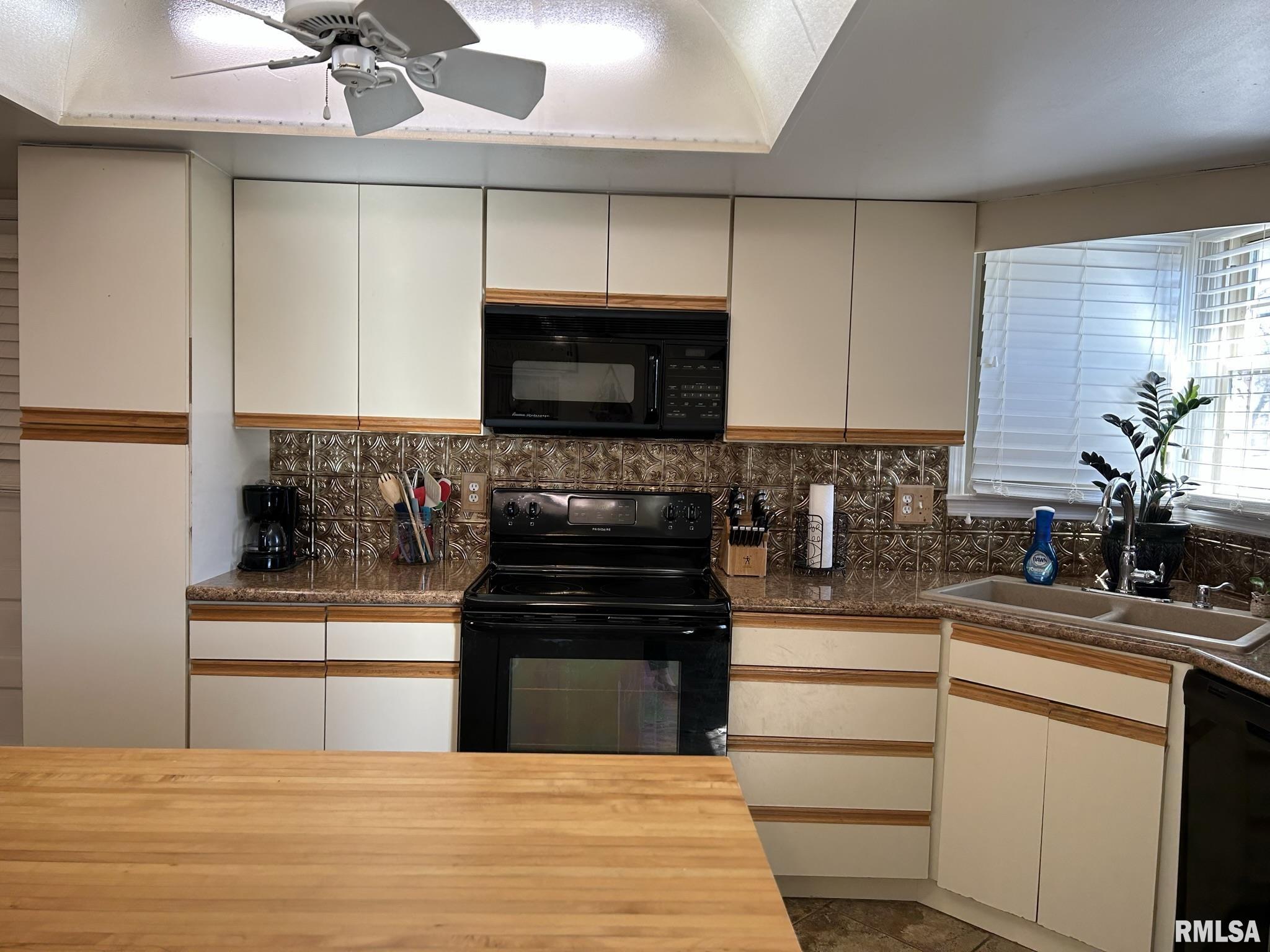 105 Woodlawn Road Quincy, IL 62301 - Photo 8 of 21 Gallery Image 8