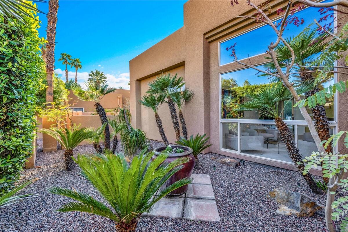 2 Silver Circle Rancho Mirage, CA 92270 - Photo 2 of 52 005-05