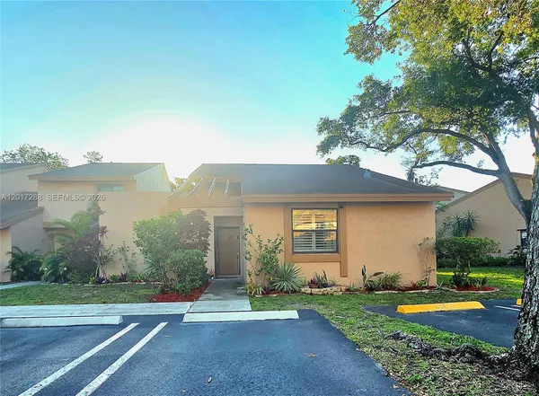 $420,000 | 19 Chestnut Circle, Cooper City, FL 33026