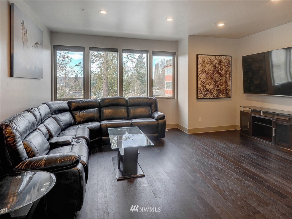 17530 83rd Place Northeast, Unit 101 Kenmore, WA 98028 - Photo 4 of 23