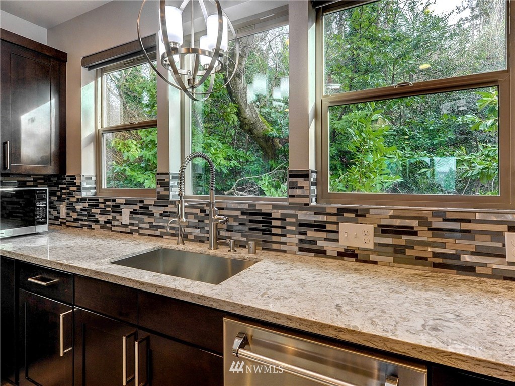 17530 83rd Place Northeast, Unit 101 Kenmore, WA 98028 - Photo 8 of 23