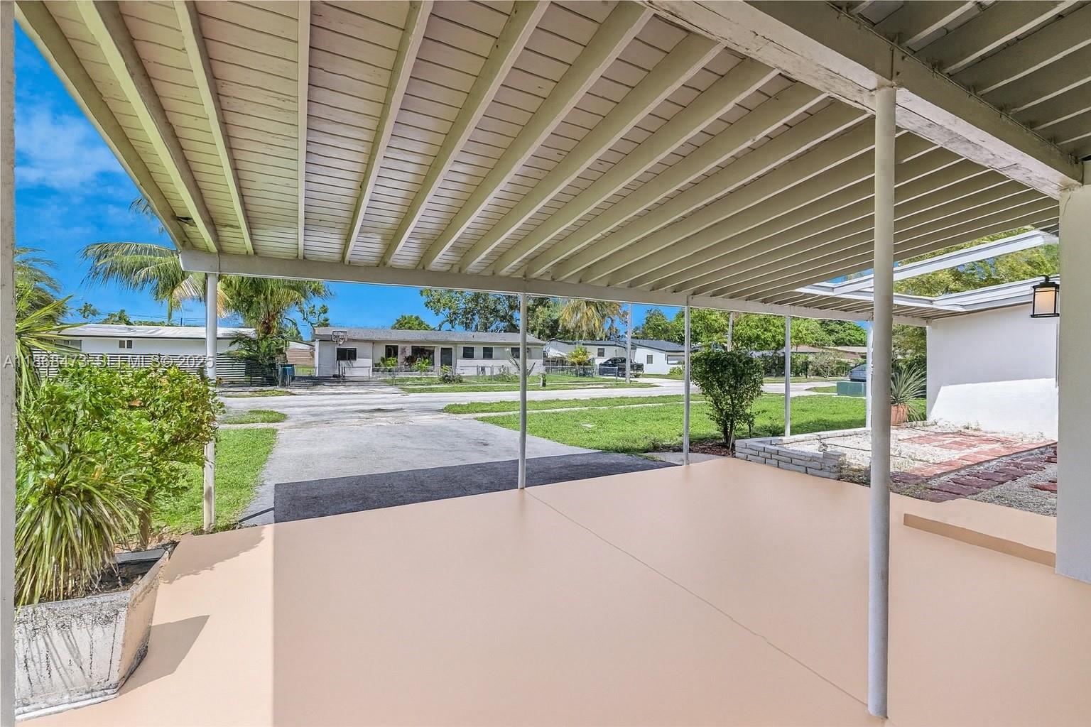 650 Northeast 178th Street Miami, FL 33162 - Photo 33 of 37