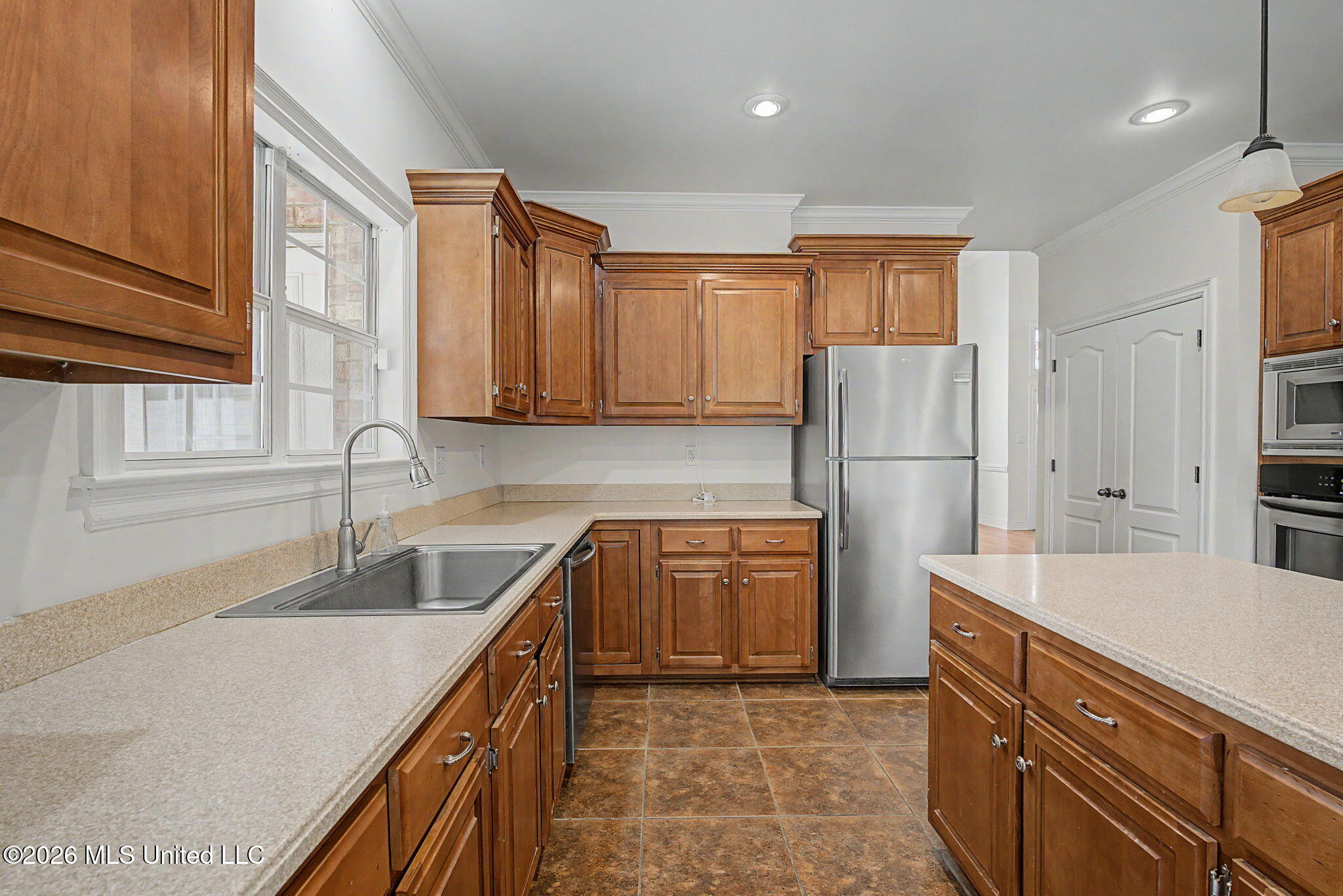 704 Shadow View Drive Hernando, MS 38632 - Photo 18 of 49 Kitchen!