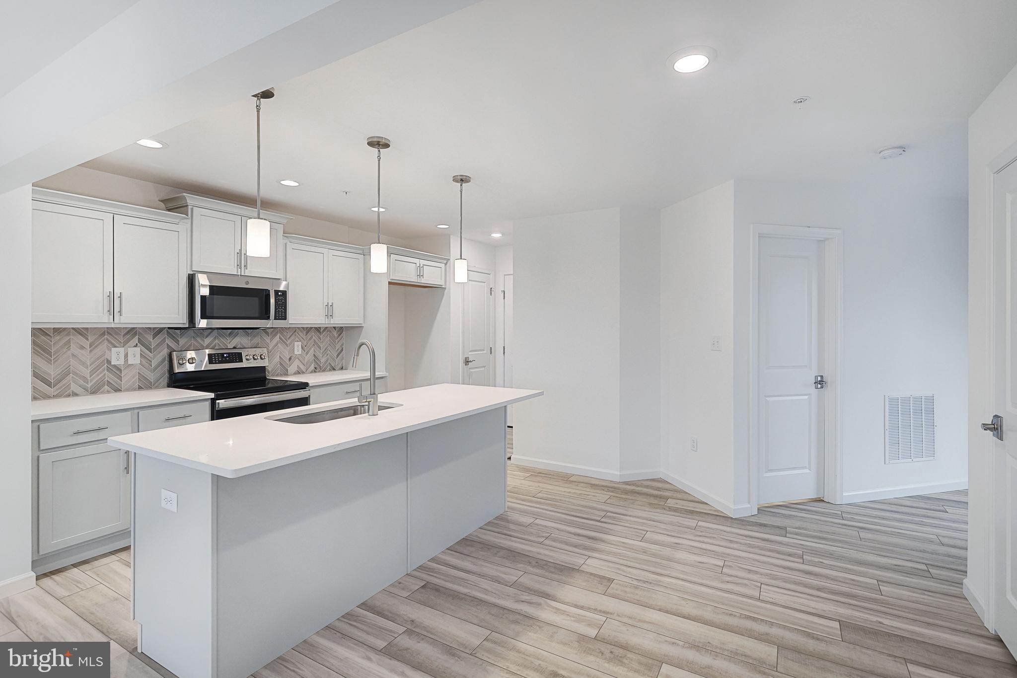 547 Jefferson Street, Unit 4 Bridgeport, PA 19405 - Photo 6 of 16 Gallery Image 6