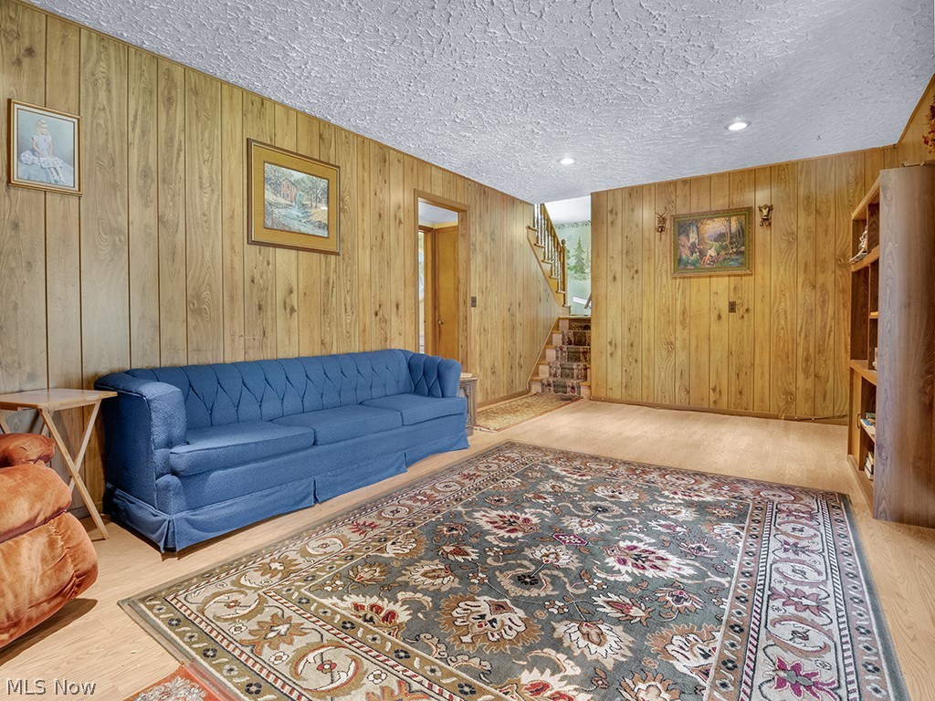 187 Richmond Road Cleveland, OH 44143 - Photo 13 of 35