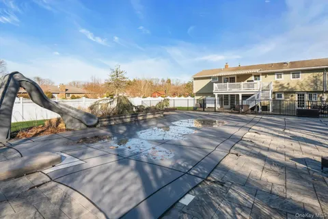 $1,199,000 | 108 Hayrick Lane, Commack, NY 11725