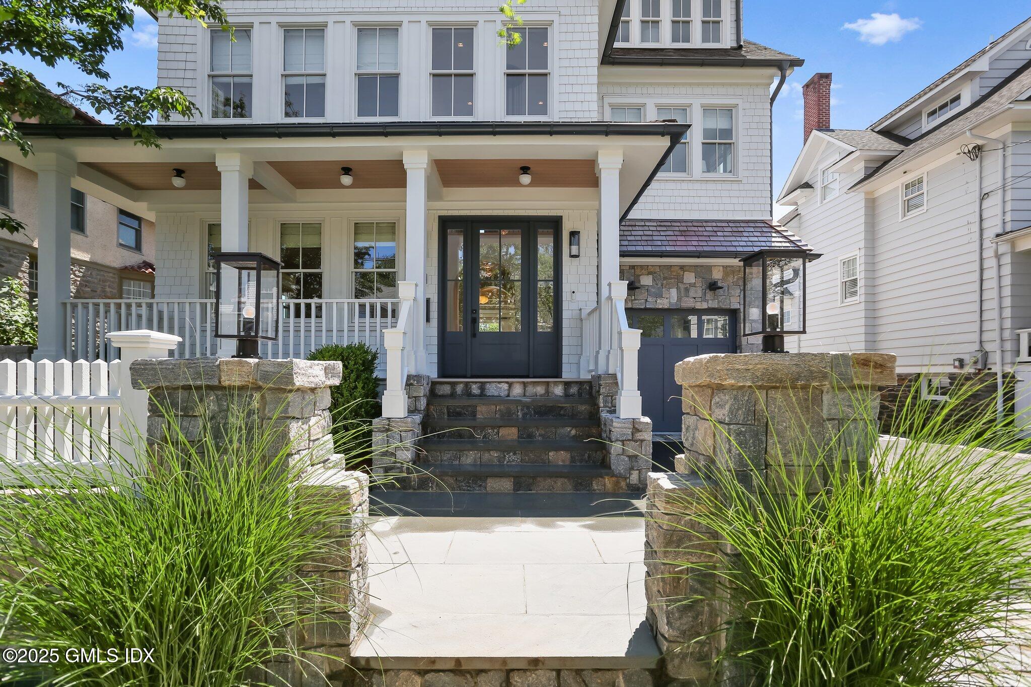 21 Ridge ST