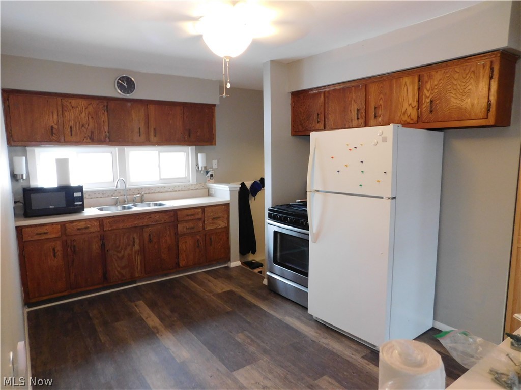 237 Claremont Road Vermilion, OH 44089 - Photo 7 of 22 all appliances stay