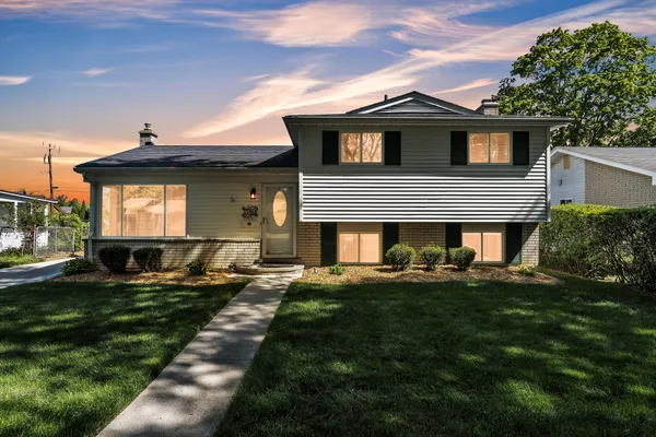 $339,900 | 35968 Jamison Street, Livonia, MI 48154