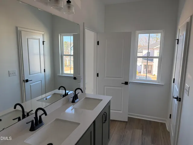 a picture of a bathroom sink