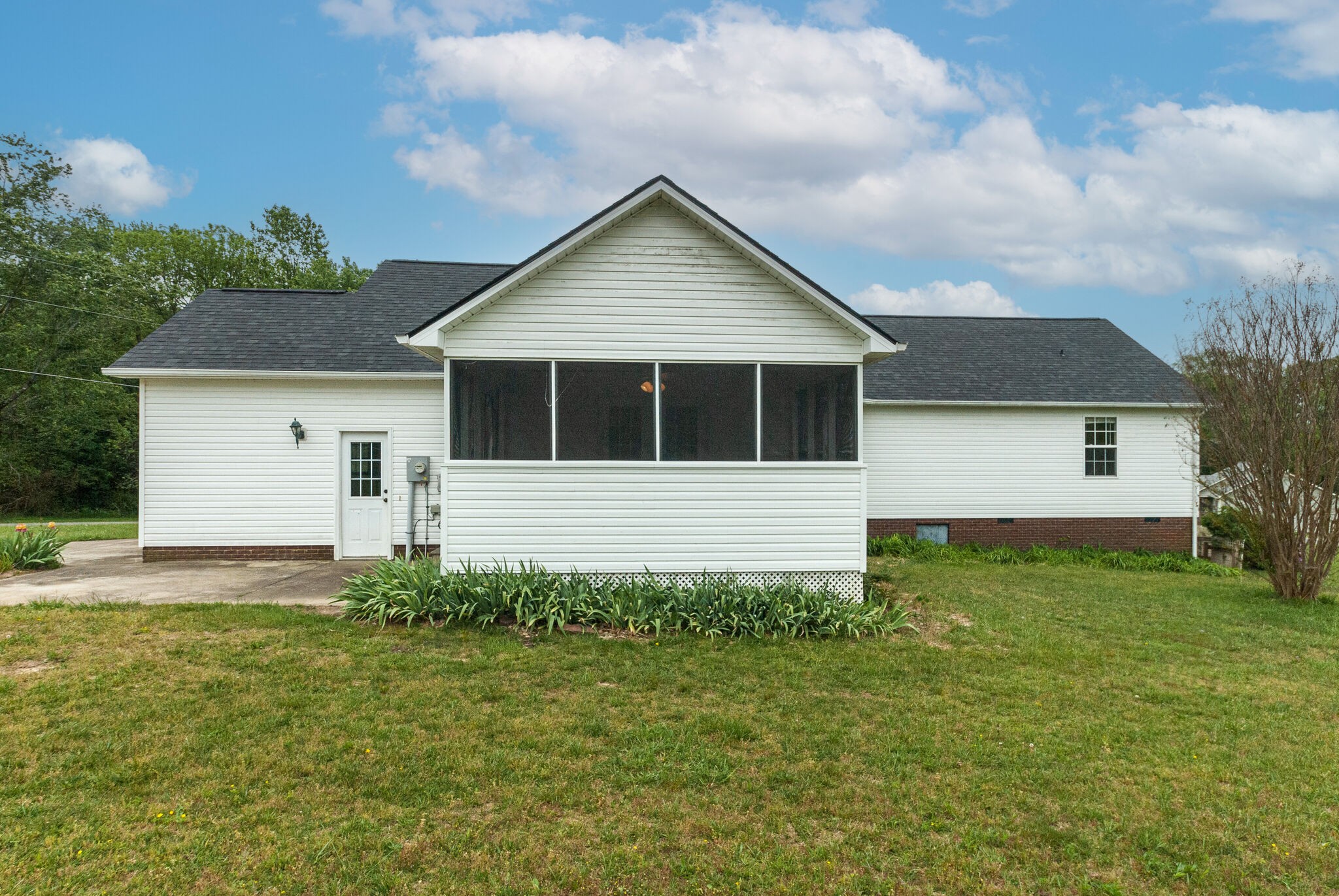 166 Caldwell Road Summertown, TN 38483 - Photo 30 of 36 a front view of house with garden