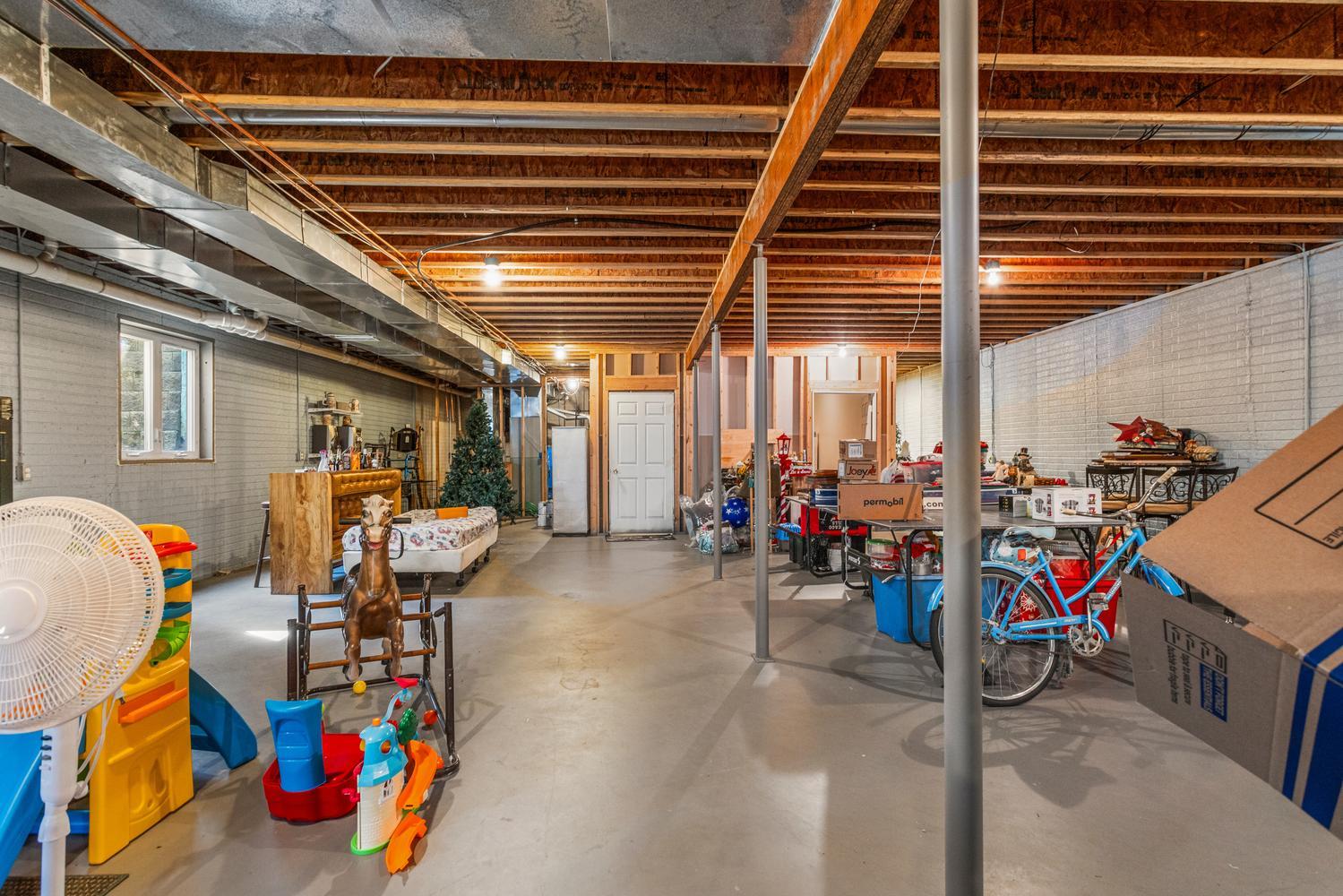 12317 North 1100 East Road Catlin, IL 61817 - Photo 40 of 44 a view of a storage room with furniture