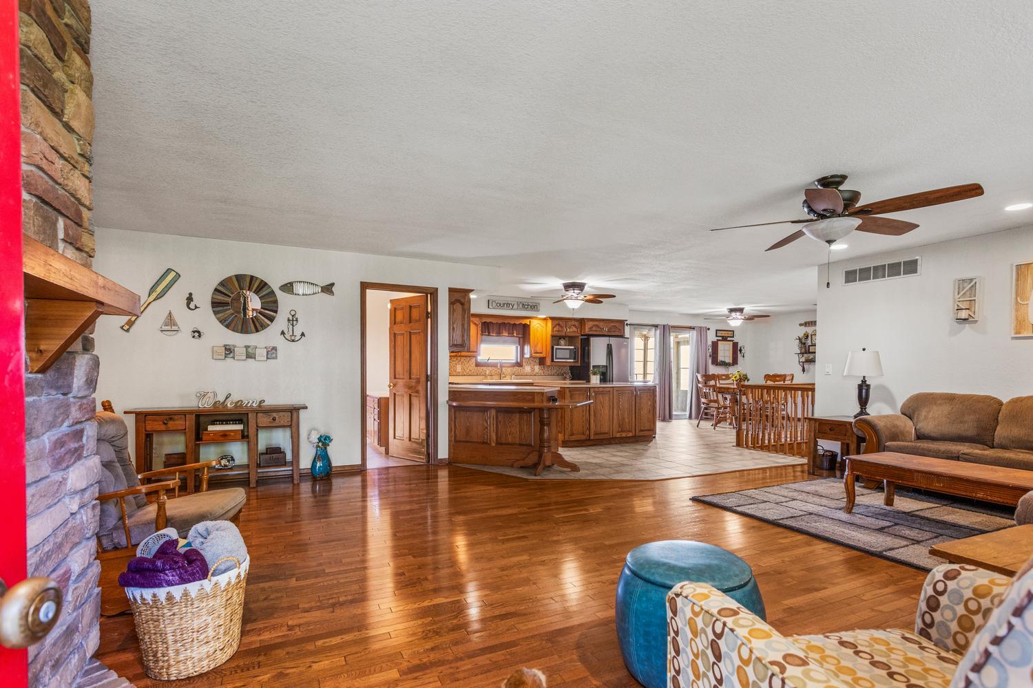 12317 North 1100 East Road Catlin, IL 61817 - Photo 7 of 44 a living room with furniture and wooden floor