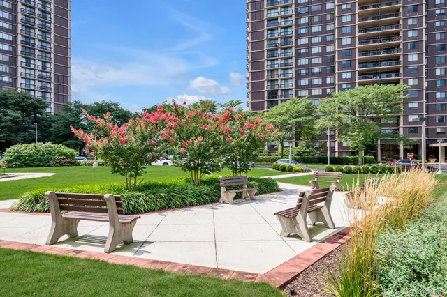 $535,000 | 269 Grand Central Parkway, Unit 4V | Glen Oaks