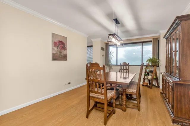 $535,000 | 269 Grand Central Parkway, Unit 4V | Glen Oaks