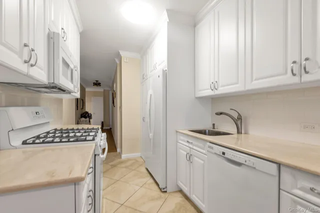 $535,000 | 269 Grand Central Parkway, Unit 4V | Glen Oaks