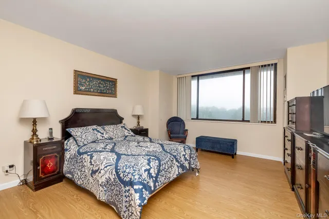 $535,000 | 269 Grand Central Parkway, Unit 4V | Glen Oaks