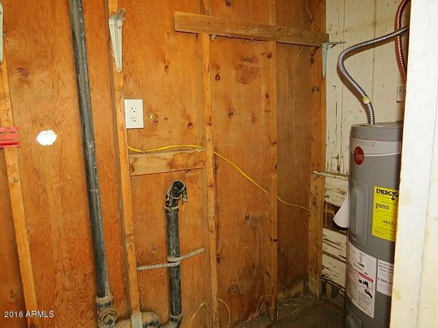 401 East Baseline Road Buckeye, AZ 85326 - Photo 13 of 71 023-155559 - laundry room-003