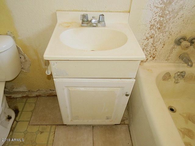 401 East Baseline Road Buckeye, AZ 85326 - Photo 59 of 71 023-155559 - bathroom-003