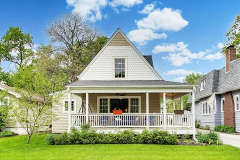 $289,000 | 18436 Dixie Highway, Homewood, IL 60430