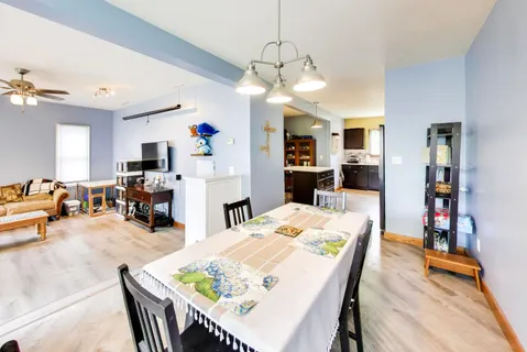 $289,000 | 18436 Dixie Highway, Homewood, IL 60430