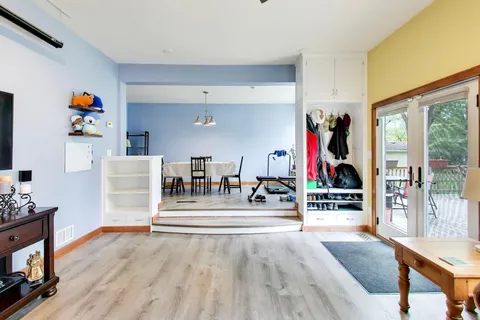$289,000 | 18436 Dixie Highway, Homewood, IL 60430