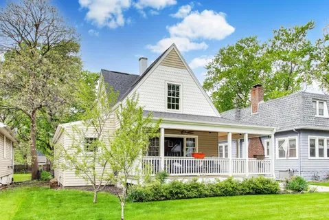 $289,000 | 18436 Dixie Highway, Homewood, IL 60430
