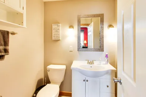 $289,000 | 18436 Dixie Highway, Homewood, IL 60430