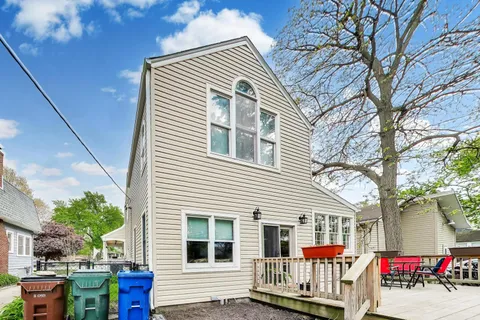 $289,000 | 18436 Dixie Highway, Homewood, IL 60430