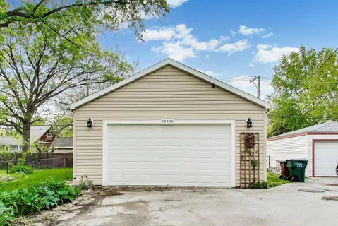 $289,000 | 18436 Dixie Highway, Homewood, IL 60430