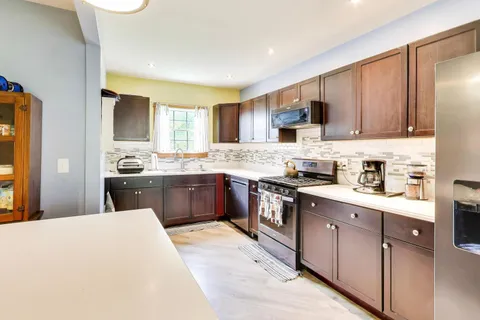 $289,000 | 18436 Dixie Highway, Homewood, IL 60430
