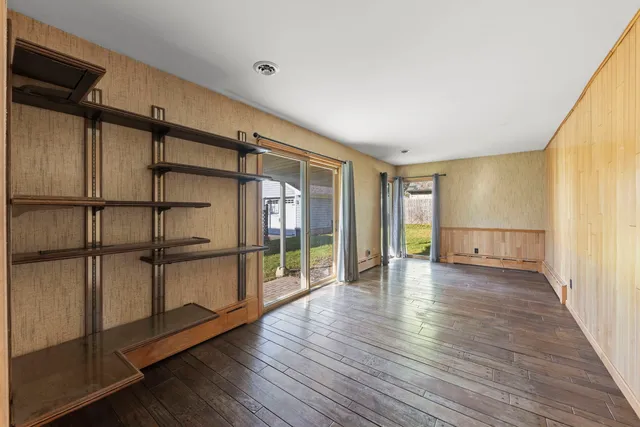 $3,500 | 175 South Harrison Avenue, Aurora, IL 60506