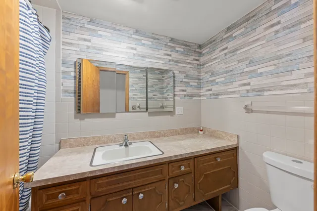 $3,500 | 175 South Harrison Avenue, Aurora, IL 60506