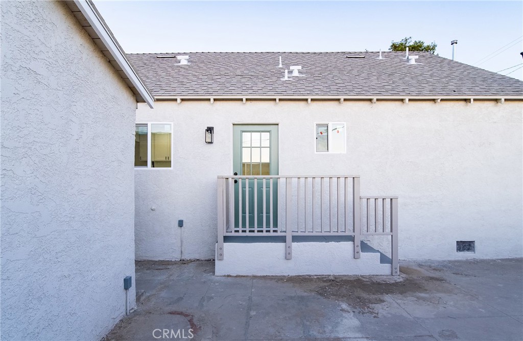 1100 East Tichenor Street Compton, CA 90221 - Photo 29 of 34 a view of entryway with granite countertop
