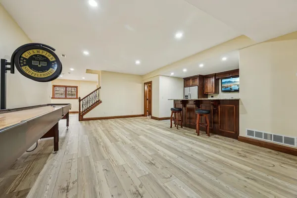 $999,500 | 560 Birchwood Drive, Hartland, WI 53029