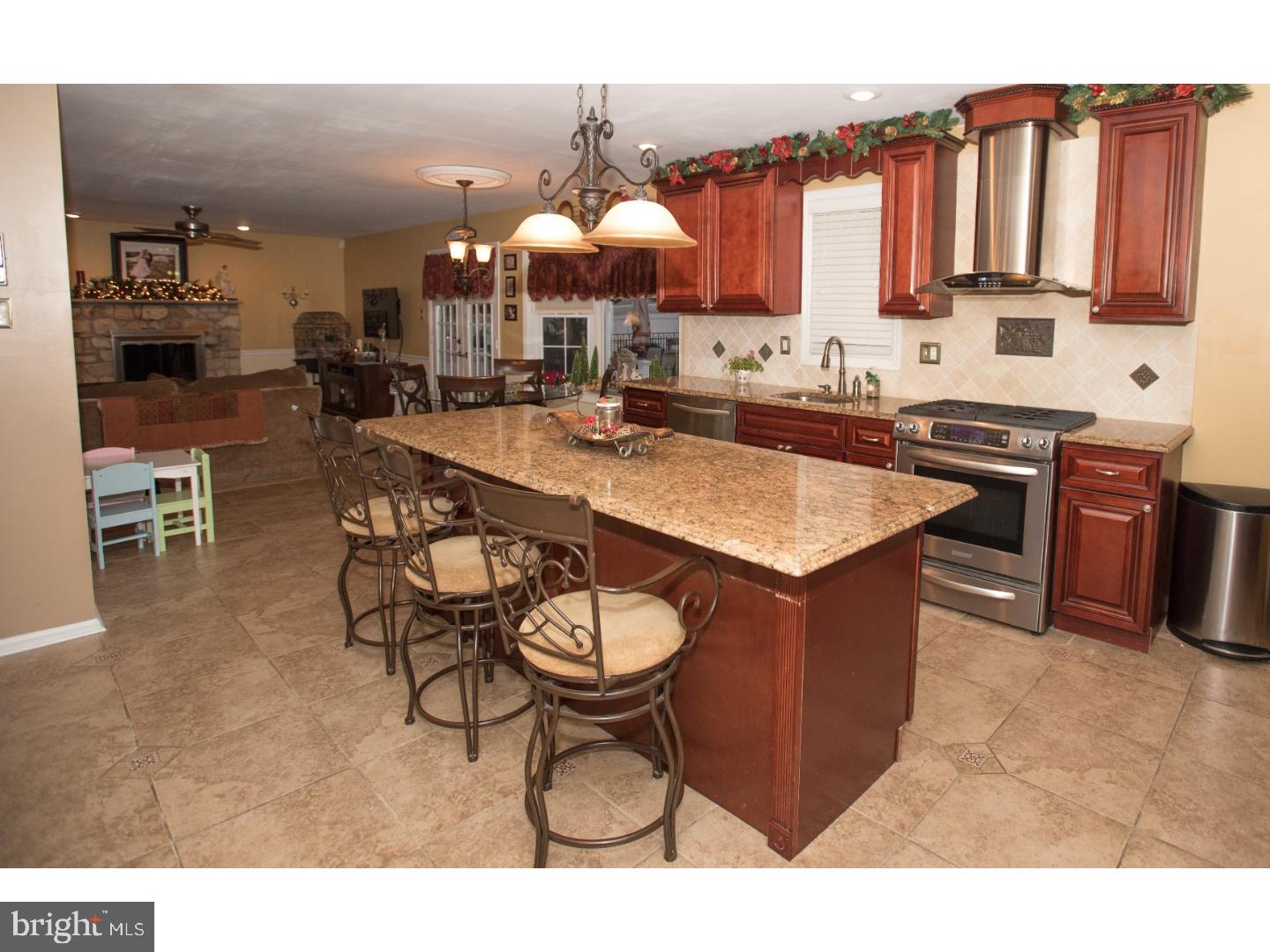 2215 Sand Trap Road Jamison, PA 18929 - Photo 4 of 21 Kitchen