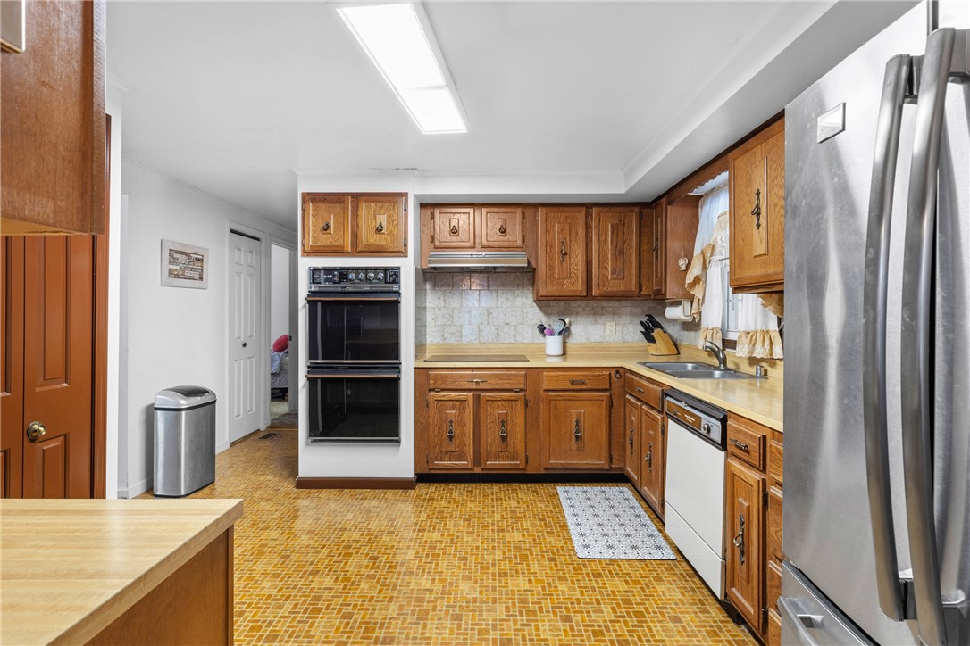 2 Wayside Drive Penfield, NY 14625 - Photo 10 of 28