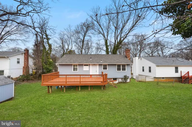 a view of a house with a backyard